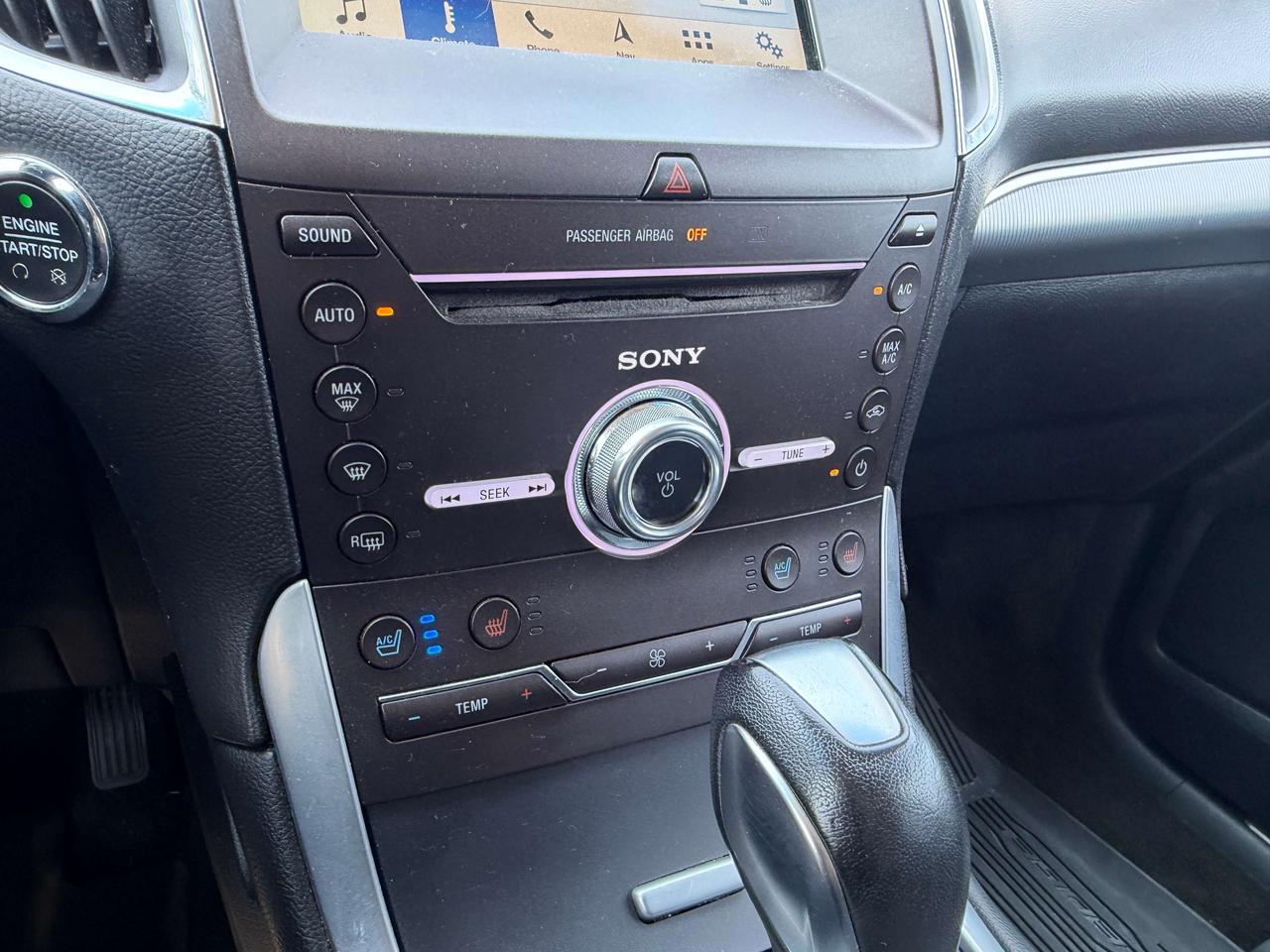 2018 Ford Edge TITANIUM, SUNROOF, HEATED & COOLED LEATHER! - Photo #18