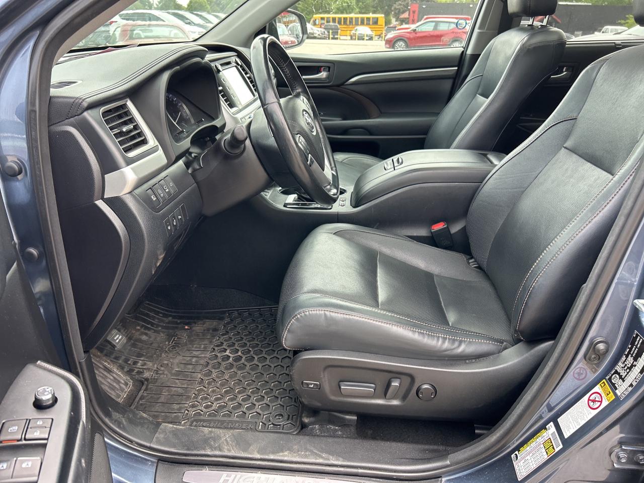 2017 Toyota Highlander LIMITED, CLEAN CARFAX, HEATED/ COOLED SEATS! - Photo #15