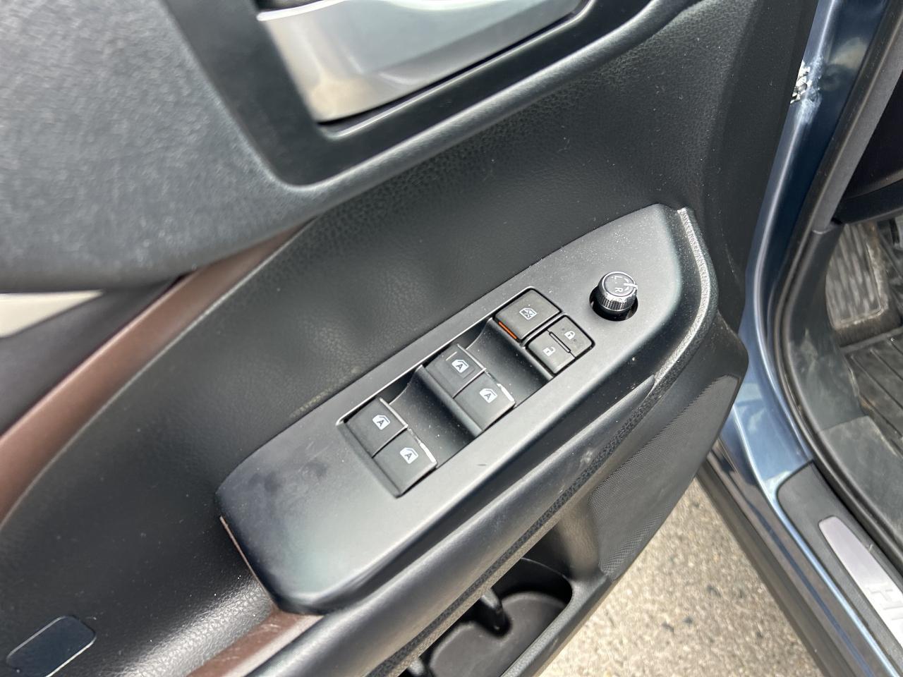 2017 Toyota Highlander LIMITED, CLEAN CARFAX, HEATED/ COOLED SEATS! - Photo #16