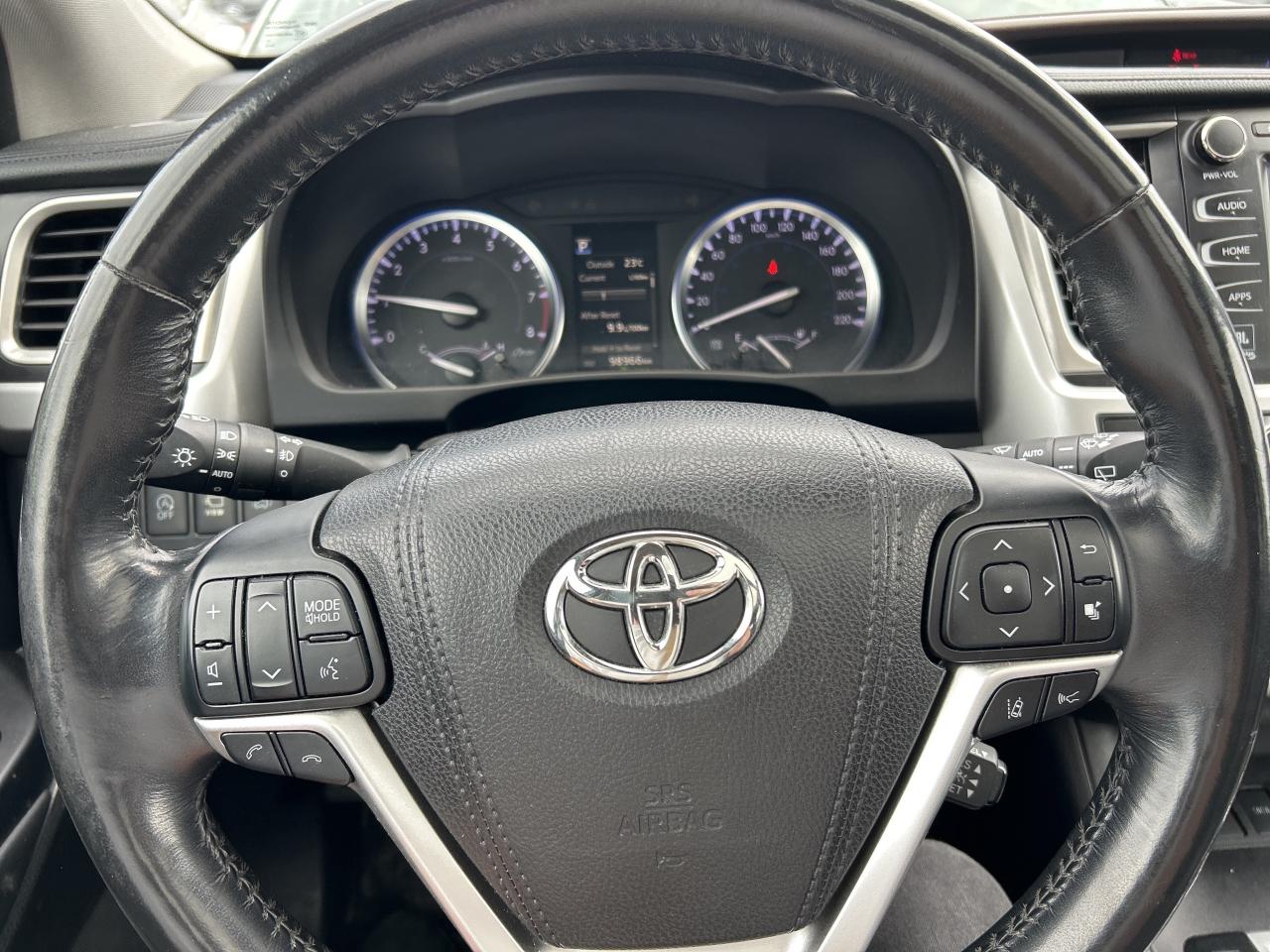 2017 Toyota Highlander LIMITED, CLEAN CARFAX, HEATED/ COOLED SEATS! - Photo #18