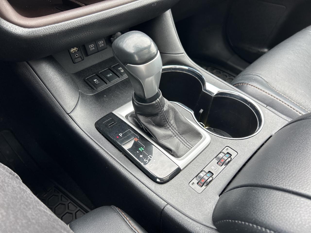 2017 Toyota Highlander LIMITED, CLEAN CARFAX, HEATED/ COOLED SEATS! - Photo #21