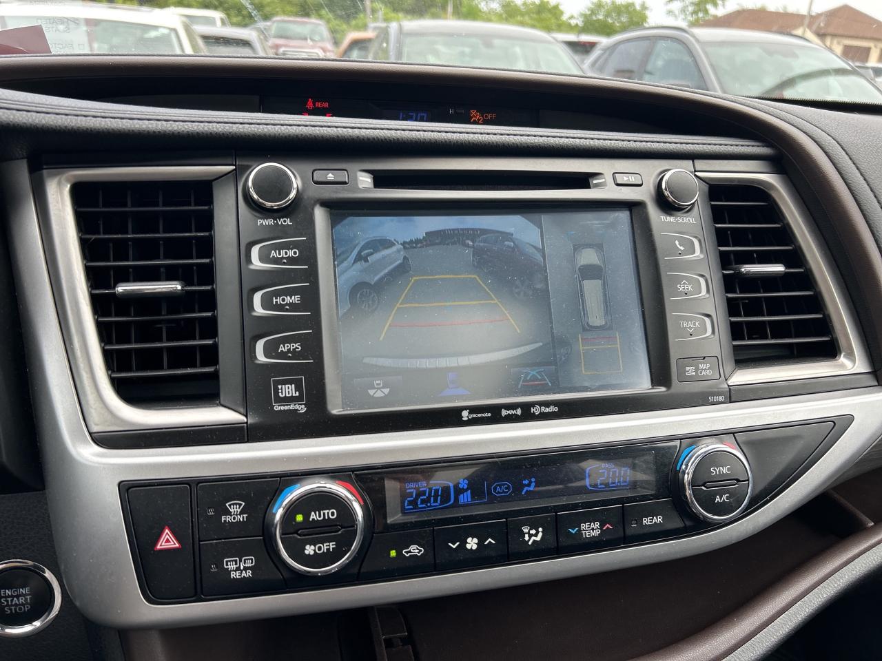 2017 Toyota Highlander LIMITED, CLEAN CARFAX, HEATED/ COOLED SEATS! - Photo #22