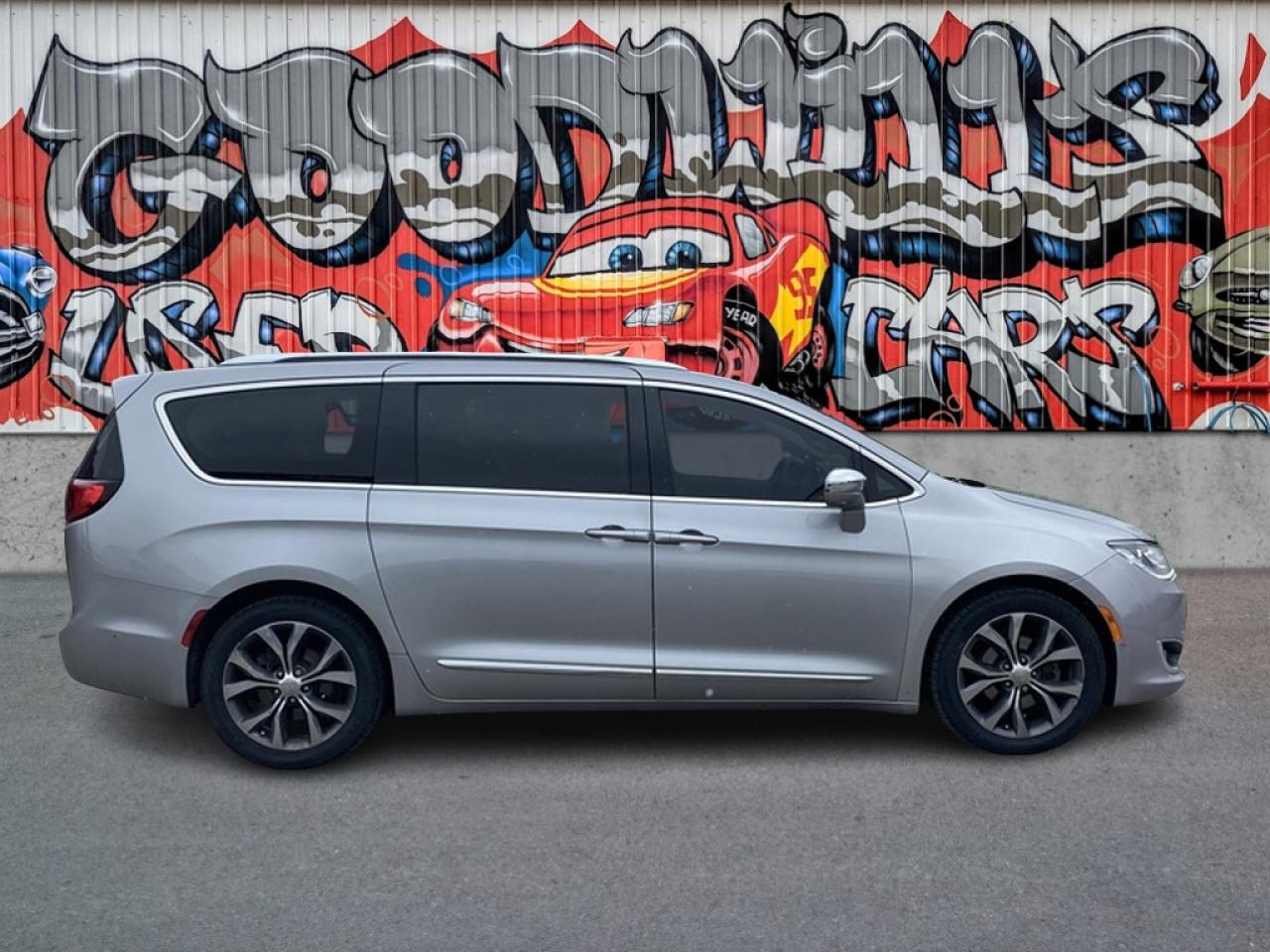 Used 2017 Chrysler Pacifica LIMITED, HEATED/ COOLED LEATHER, NAV, SUNROOF! for sale in London, ON