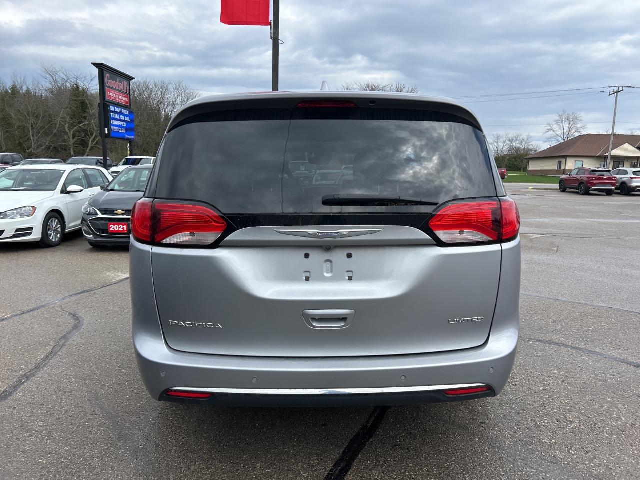 2017 Chrysler Pacifica LIMITED, HEATED/ COOLED LEATHER, NAV, SUNROOF! - Photo #7