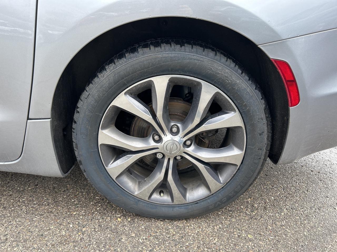 2017 Chrysler Pacifica LIMITED, HEATED/ COOLED LEATHER, NAV, SUNROOF! - Photo #10