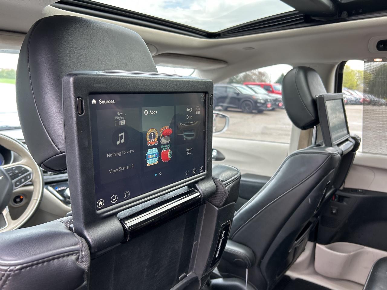 2017 Chrysler Pacifica LIMITED, HEATED/ COOLED LEATHER, NAV, SUNROOF! - Photo #15