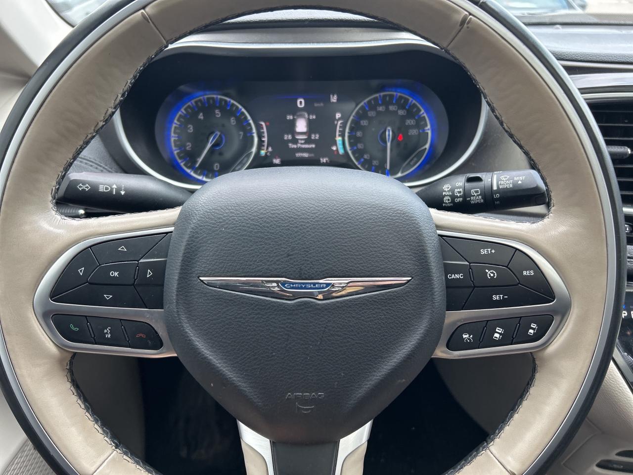 2017 Chrysler Pacifica LIMITED, HEATED/ COOLED LEATHER, NAV, SUNROOF! - Photo #19