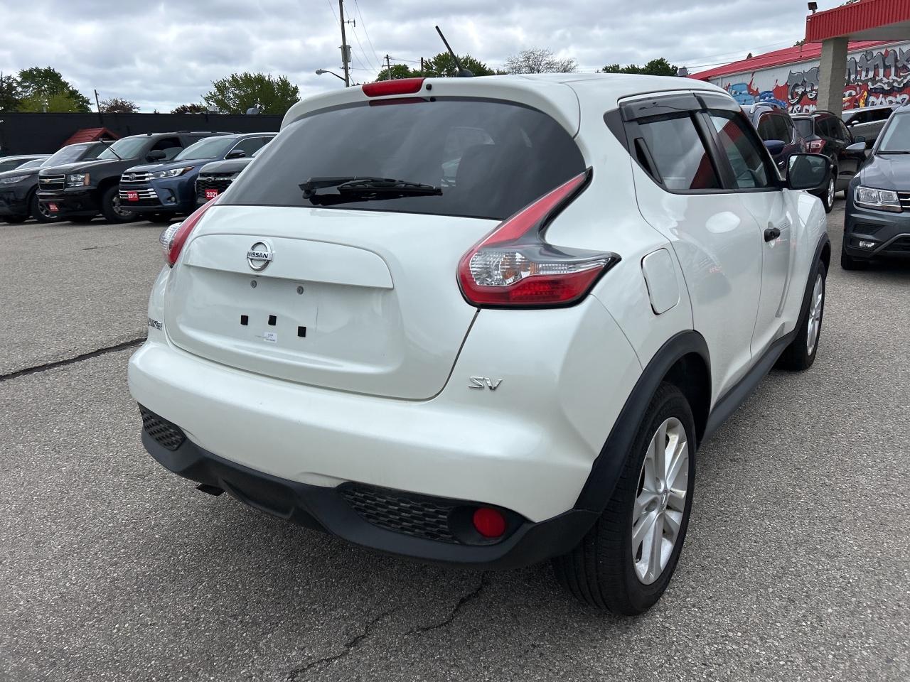 2017 Nissan Juke SV, 6 SPEED MANUAL, ONLY 49 000 KMS! - Photo #6