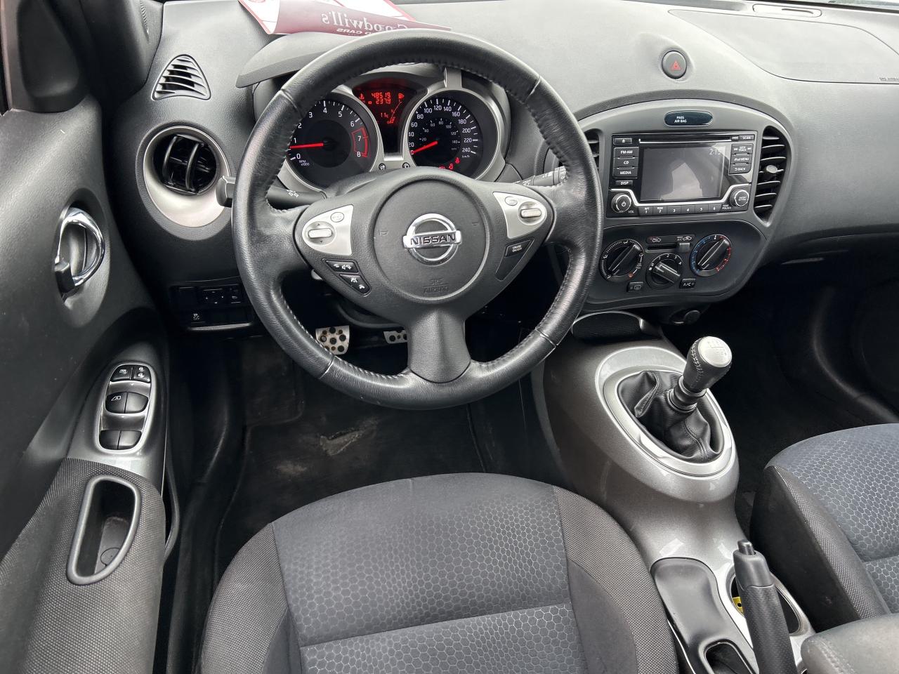 2017 Nissan Juke SV, 6 SPEED MANUAL, ONLY 49 000 KMS! - Photo #13