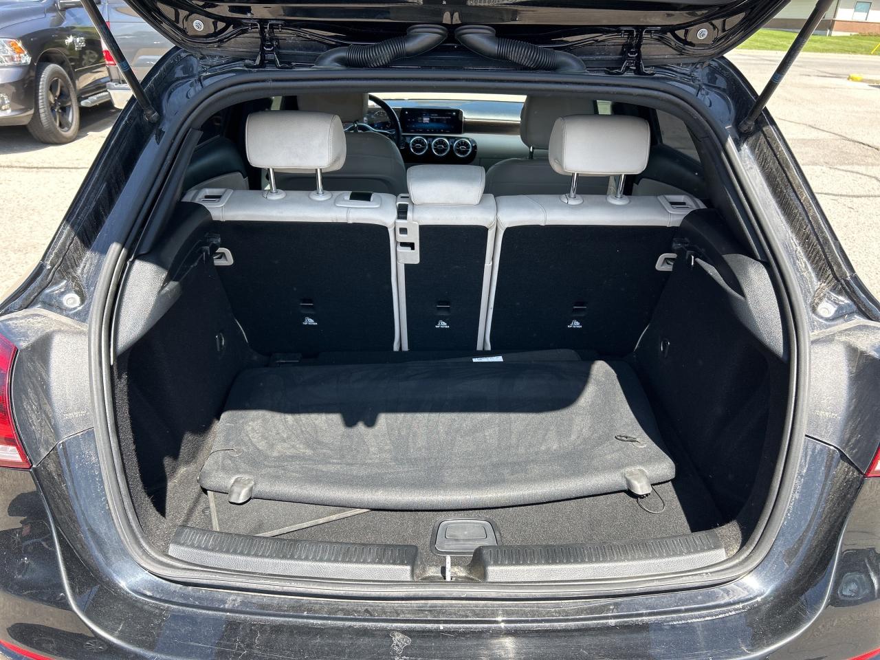 2019 Mercedes-Benz A-Class A 250 4MATIC, LEATHER, SUNROOF, BACK UP CAMERA! - Photo #11