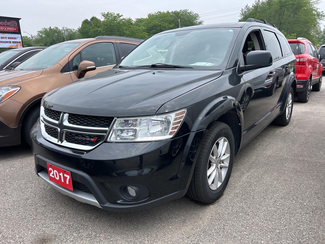 2017 Dodge Journey SXT, 5 PASSENGER, CLEAN CARFAX, REMOTE START! - Photo #2
