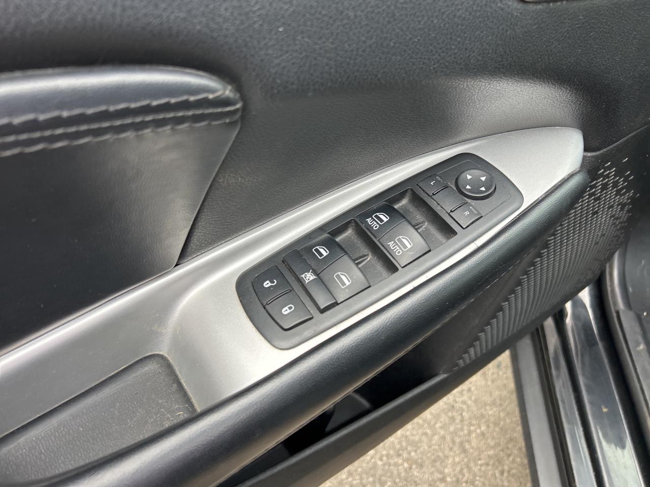 2017 Dodge Journey SXT, 5 PASSENGER, CLEAN CARFAX, REMOTE START! - Photo #11