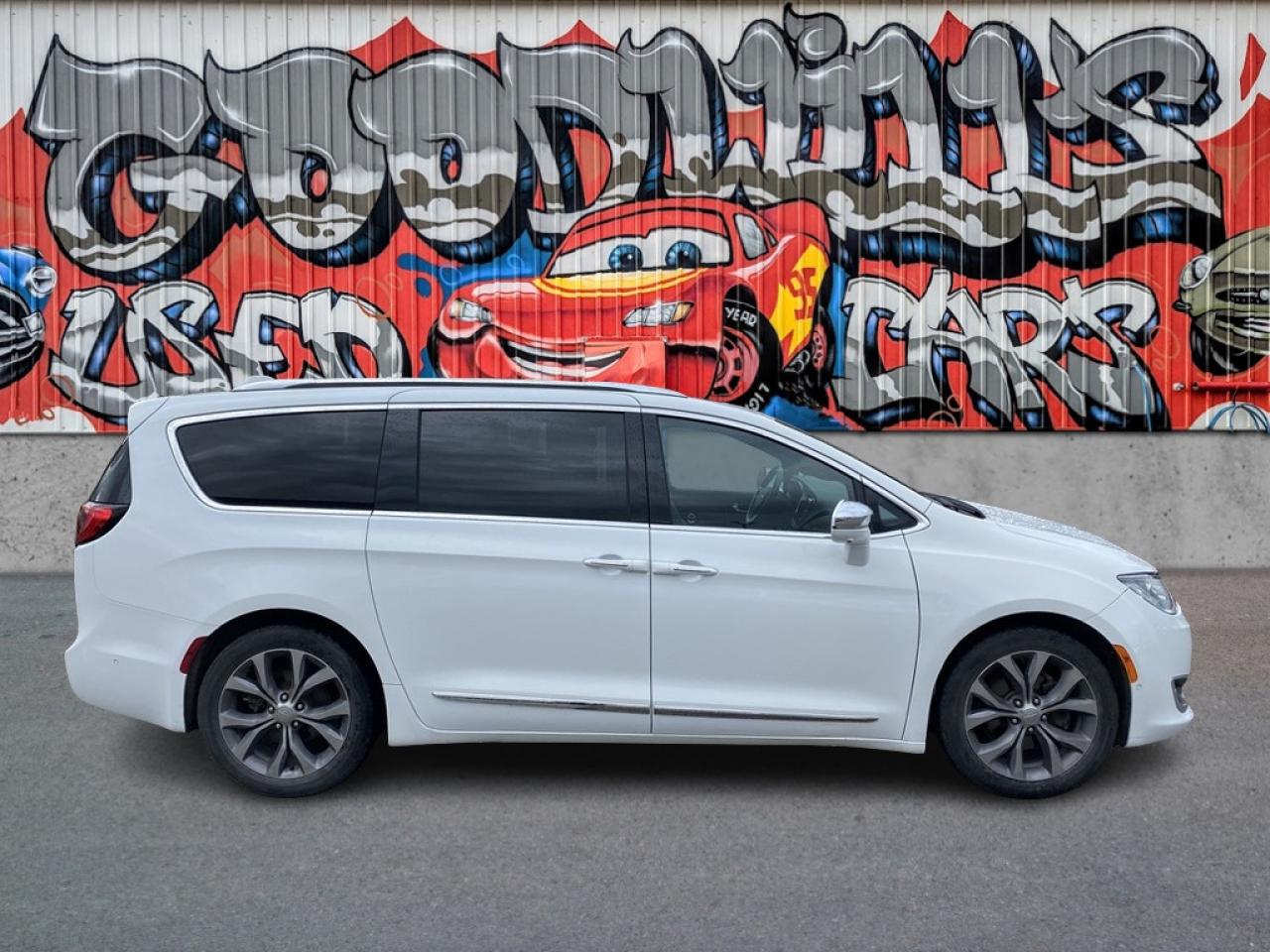 Used 2020 Chrysler Pacifica LIMITED, REMOTE START, POWER SLIDING DOORS! for sale in London, ON