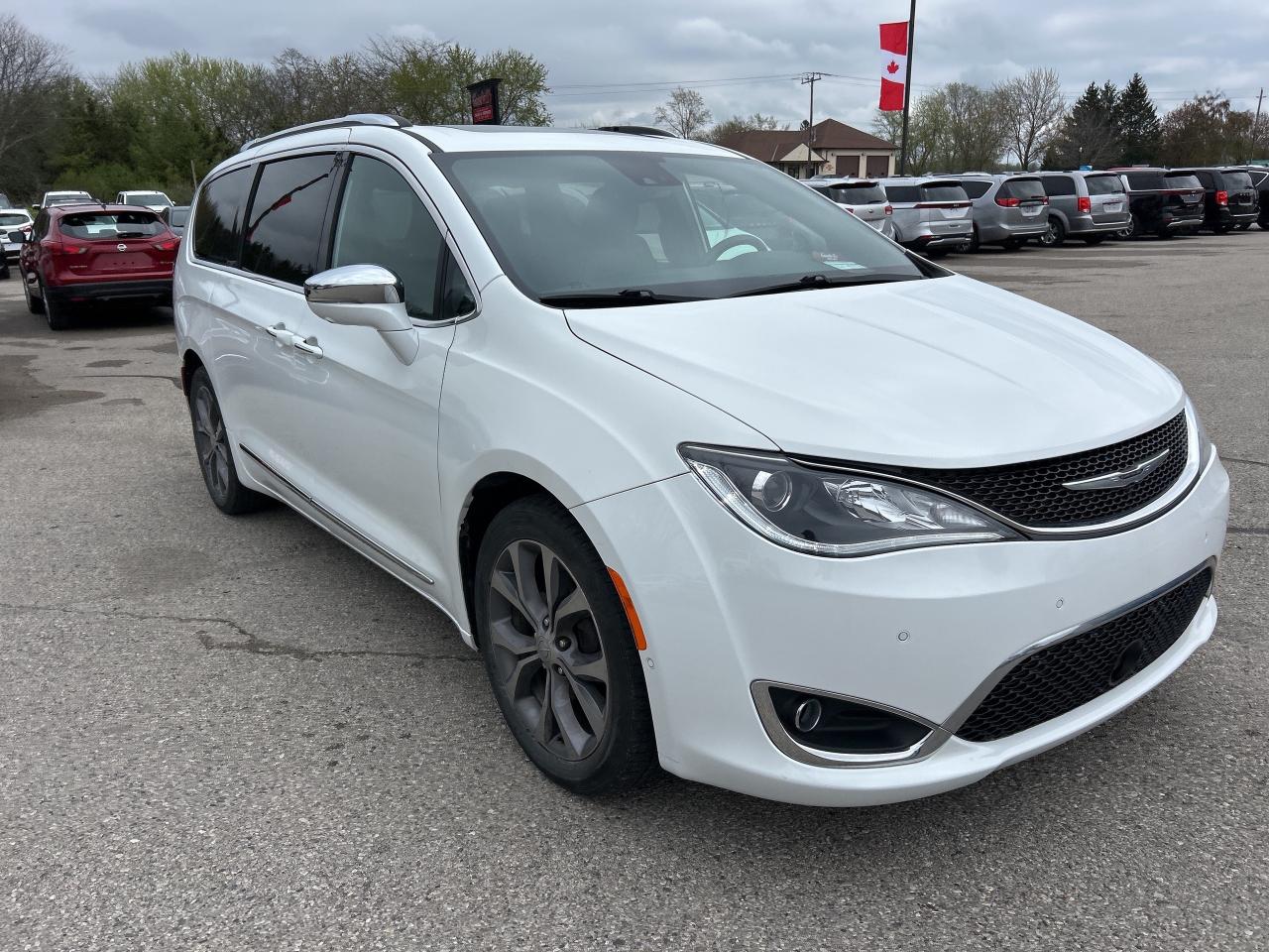 2020 Chrysler Pacifica LIMITED, REMOTE START, POWER SLIDING DOORS! - Photo #4