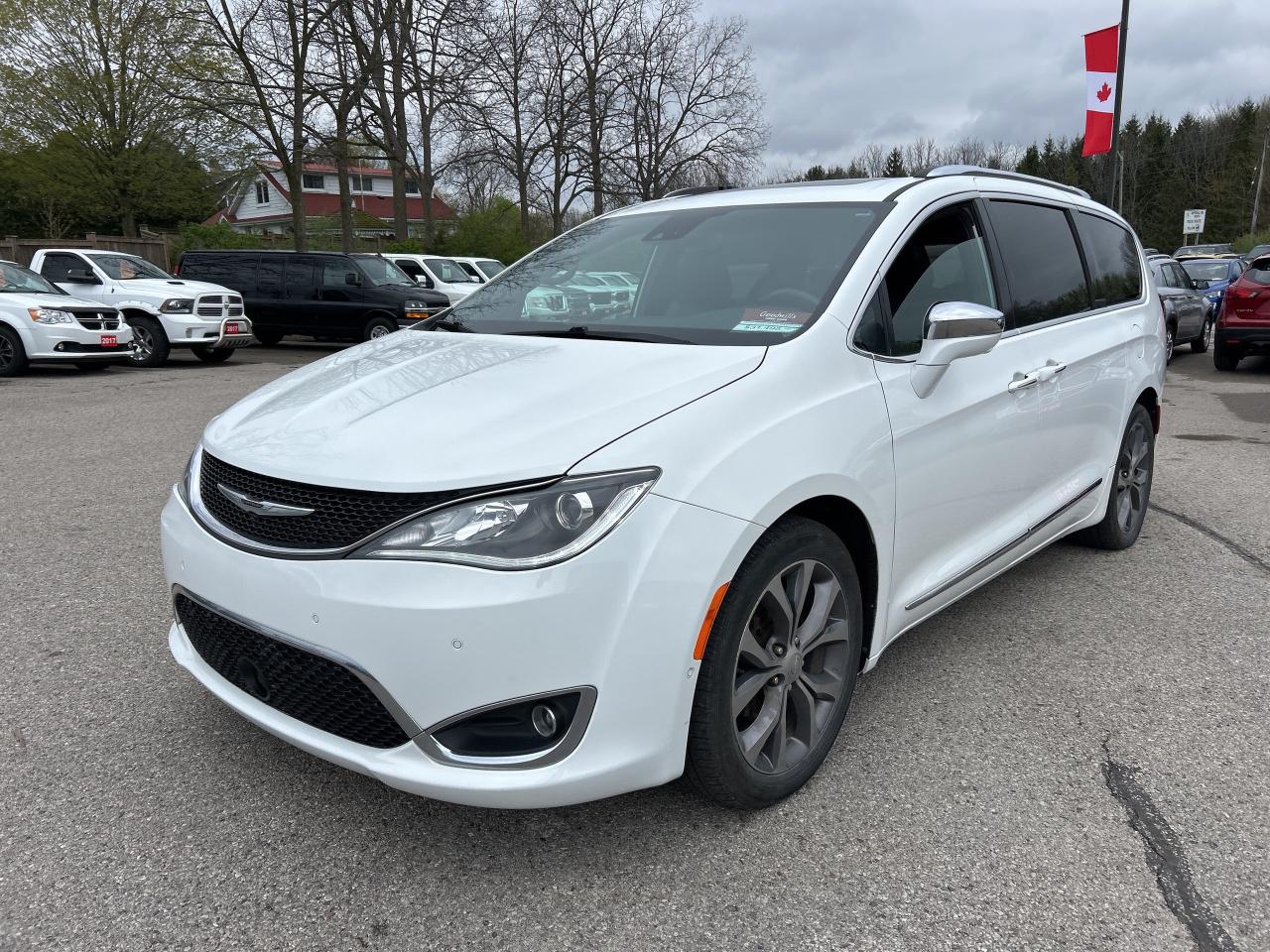 2020 Chrysler Pacifica LIMITED, REMOTE START, POWER SLIDING DOORS! - Photo #2