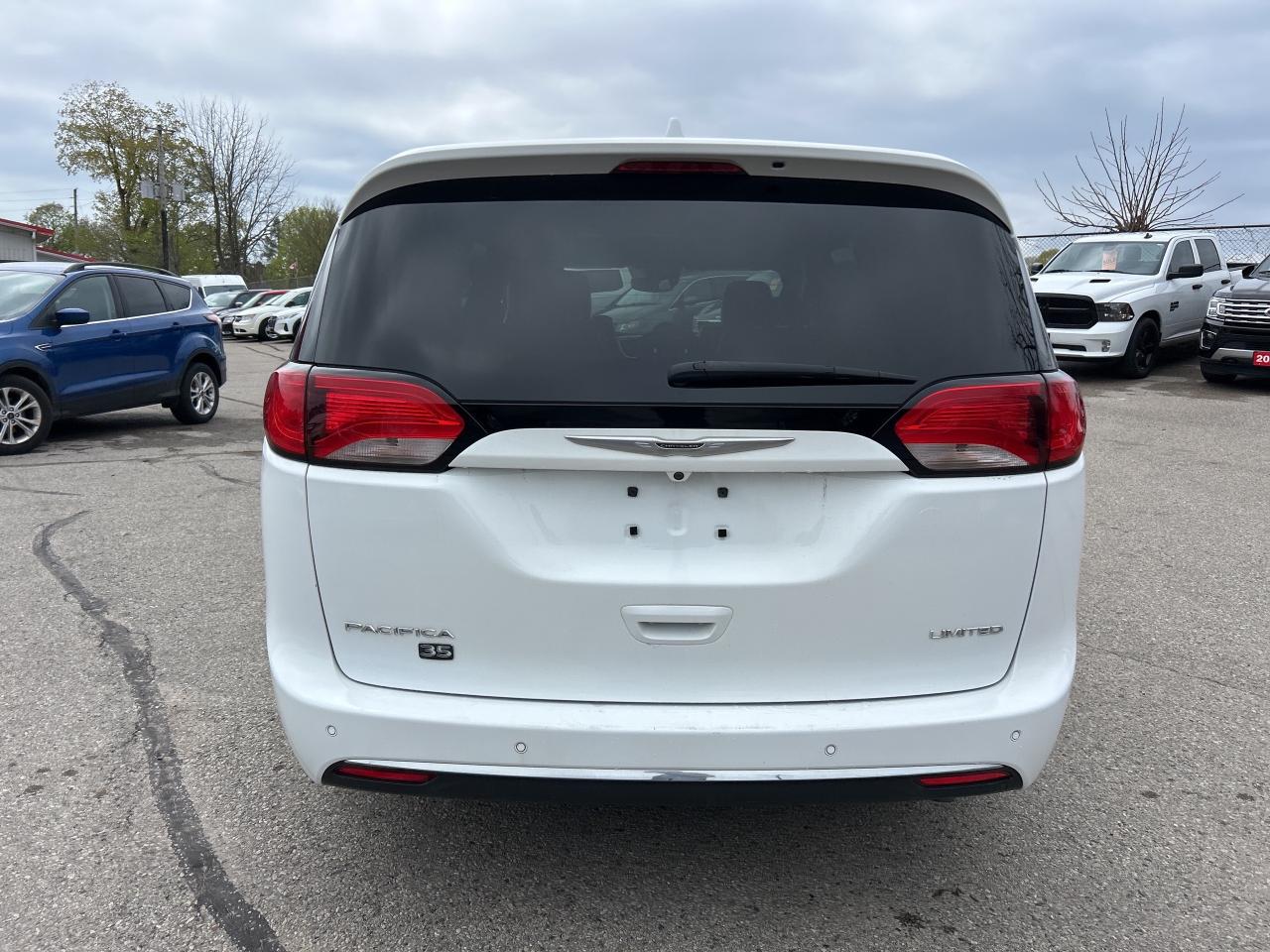2020 Chrysler Pacifica LIMITED, REMOTE START, POWER SLIDING DOORS! - Photo #7