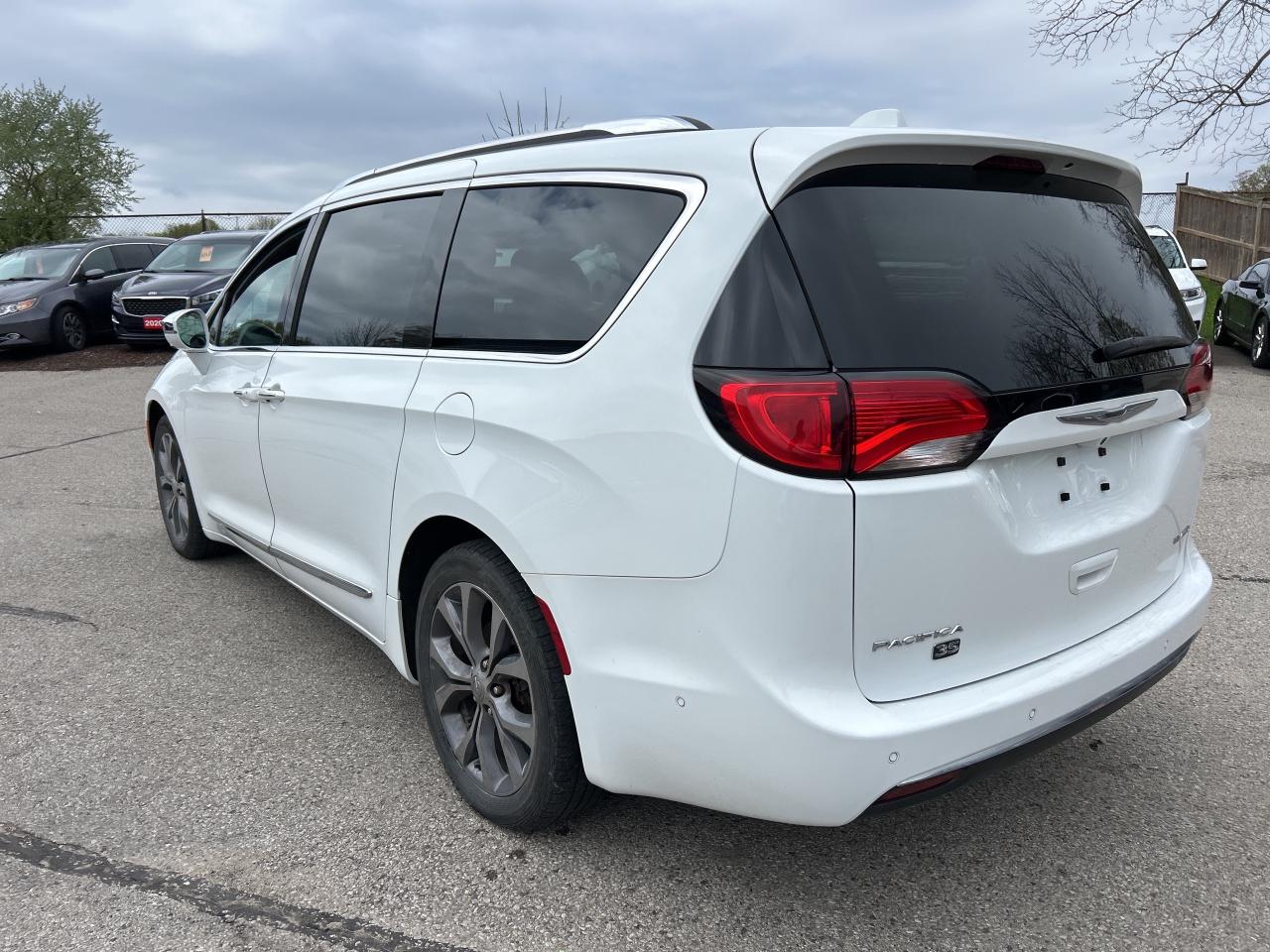 2020 Chrysler Pacifica LIMITED, REMOTE START, POWER SLIDING DOORS! - Photo #8