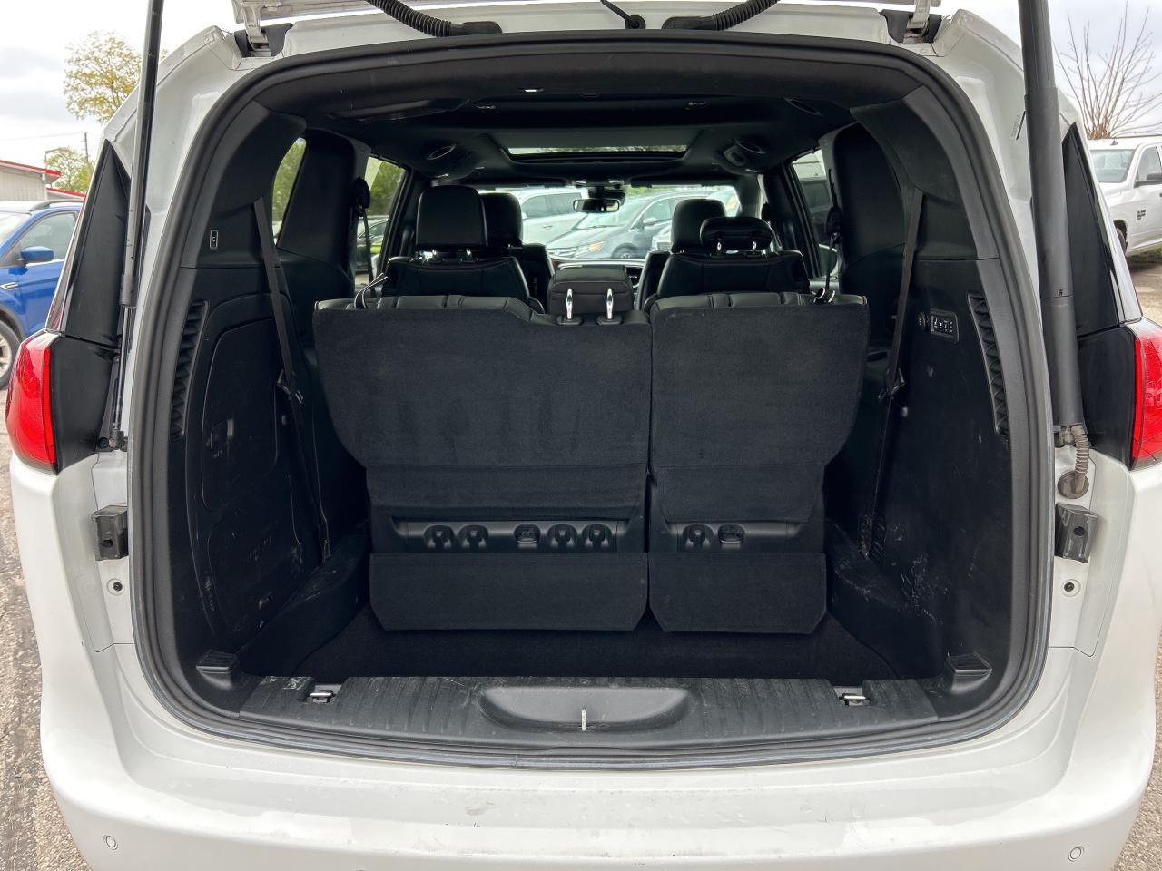 2020 Chrysler Pacifica LIMITED, REMOTE START, POWER SLIDING DOORS! - Photo #11