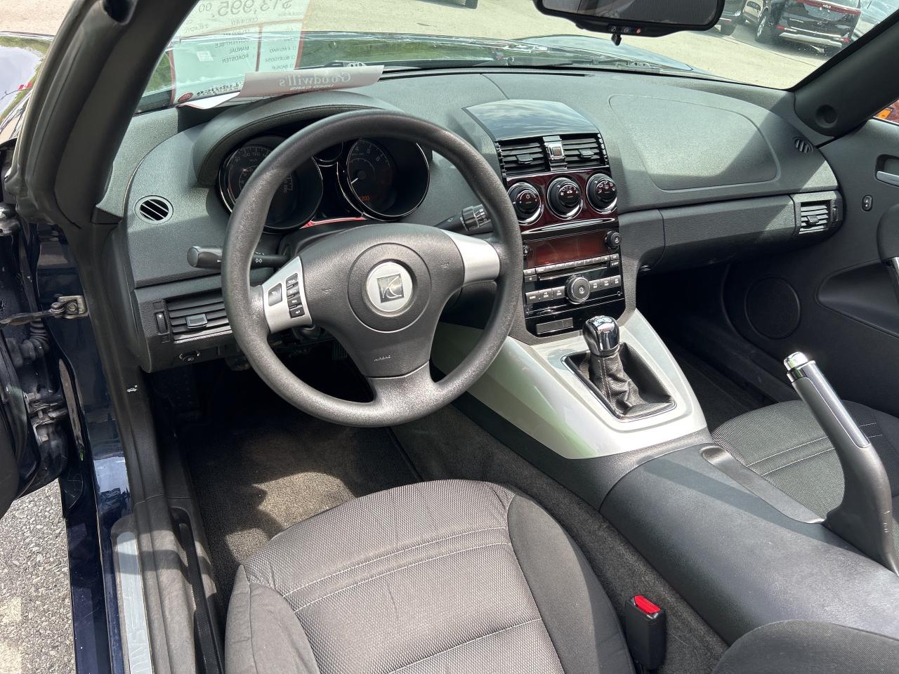 2007 Saturn Sky CONVERTIBLE, MANUAL TRANSMISSION! - Photo #11