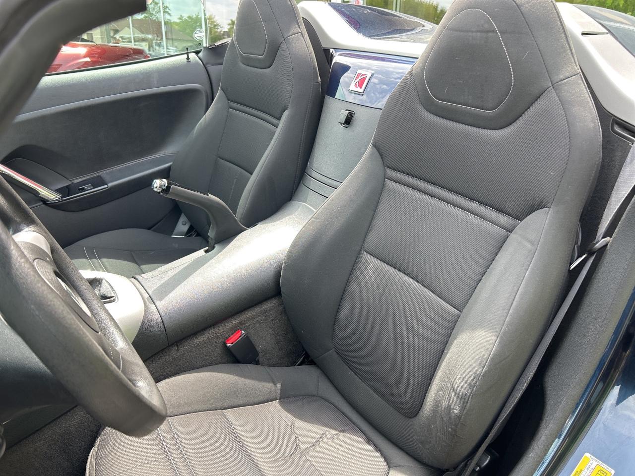 2007 Saturn Sky CONVERTIBLE, MANUAL TRANSMISSION! - Photo #12