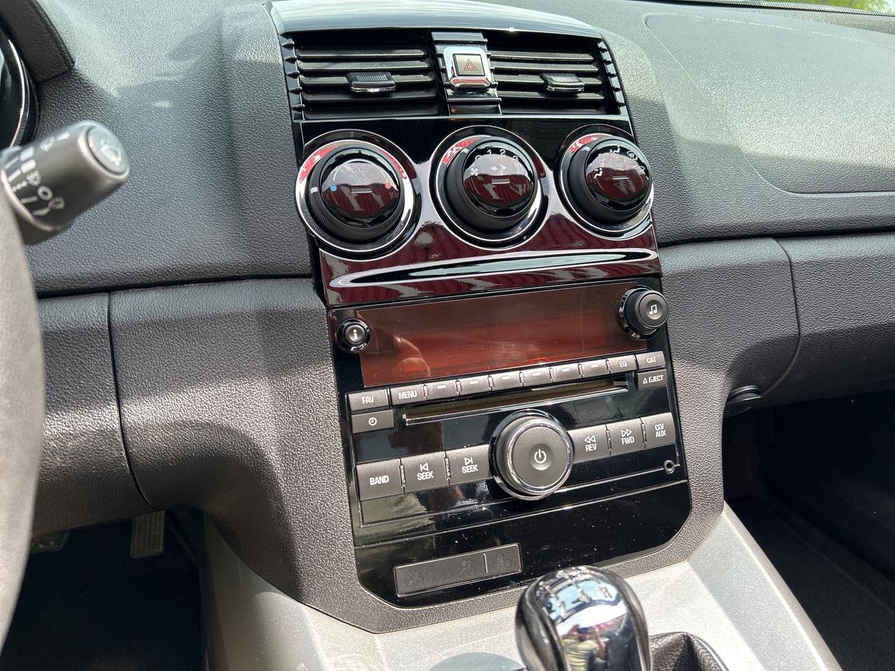 2007 Saturn Sky CONVERTIBLE, MANUAL TRANSMISSION! - Photo #14