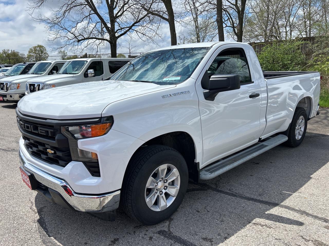 2023 Chevrolet Silverado 1500 CLEAN CARFAX, BALANCE OF FACTORY WARRANTY! - Photo #2