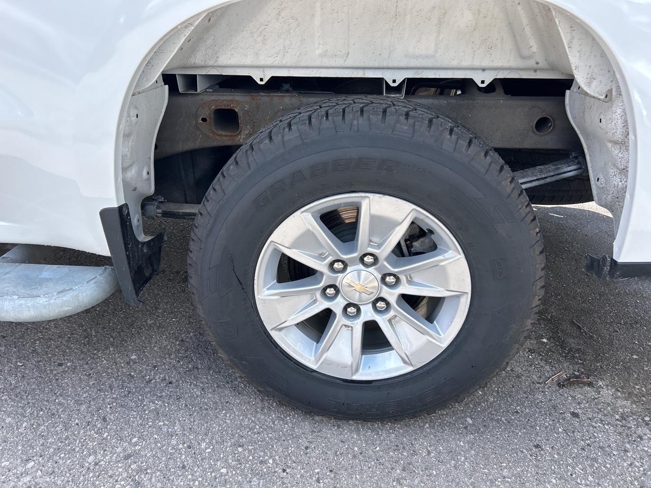 2023 Chevrolet Silverado 1500 CLEAN CARFAX, BALANCE OF FACTORY WARRANTY! - Photo #10