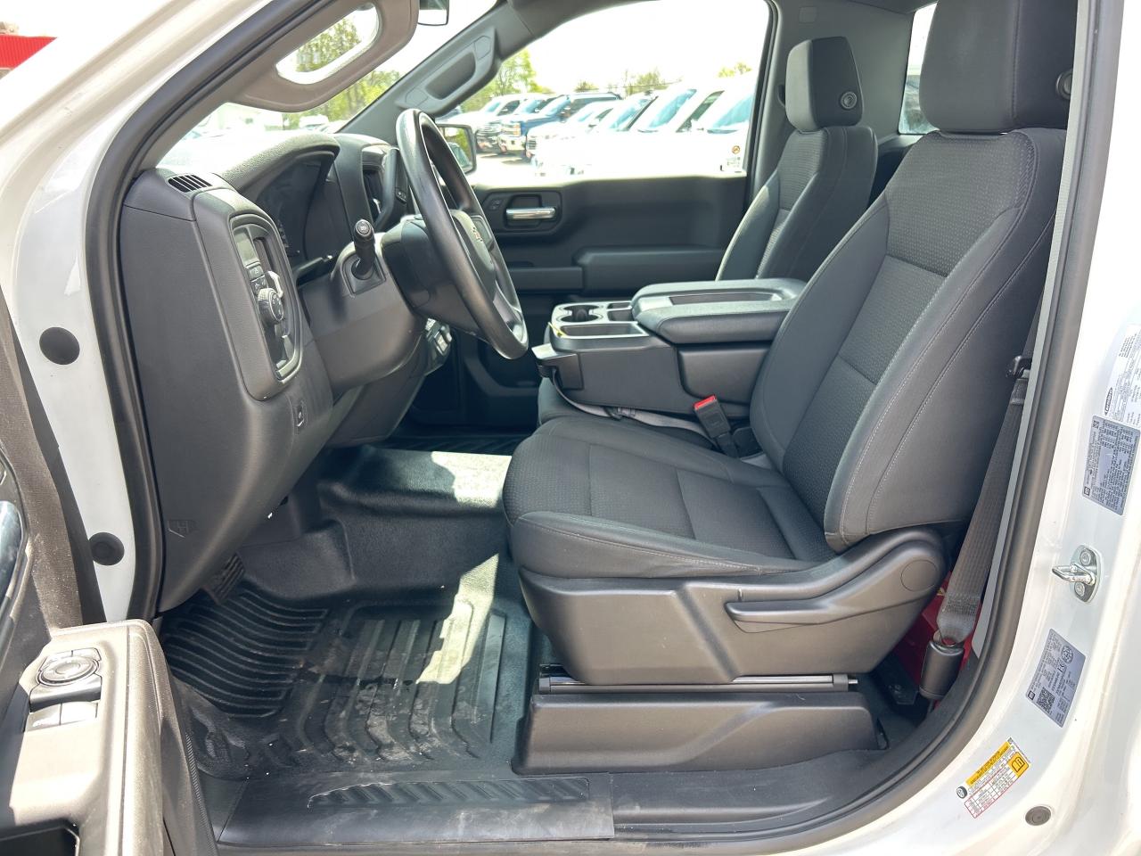 2023 Chevrolet Silverado 1500 CLEAN CARFAX, BALANCE OF FACTORY WARRANTY! - Photo #11