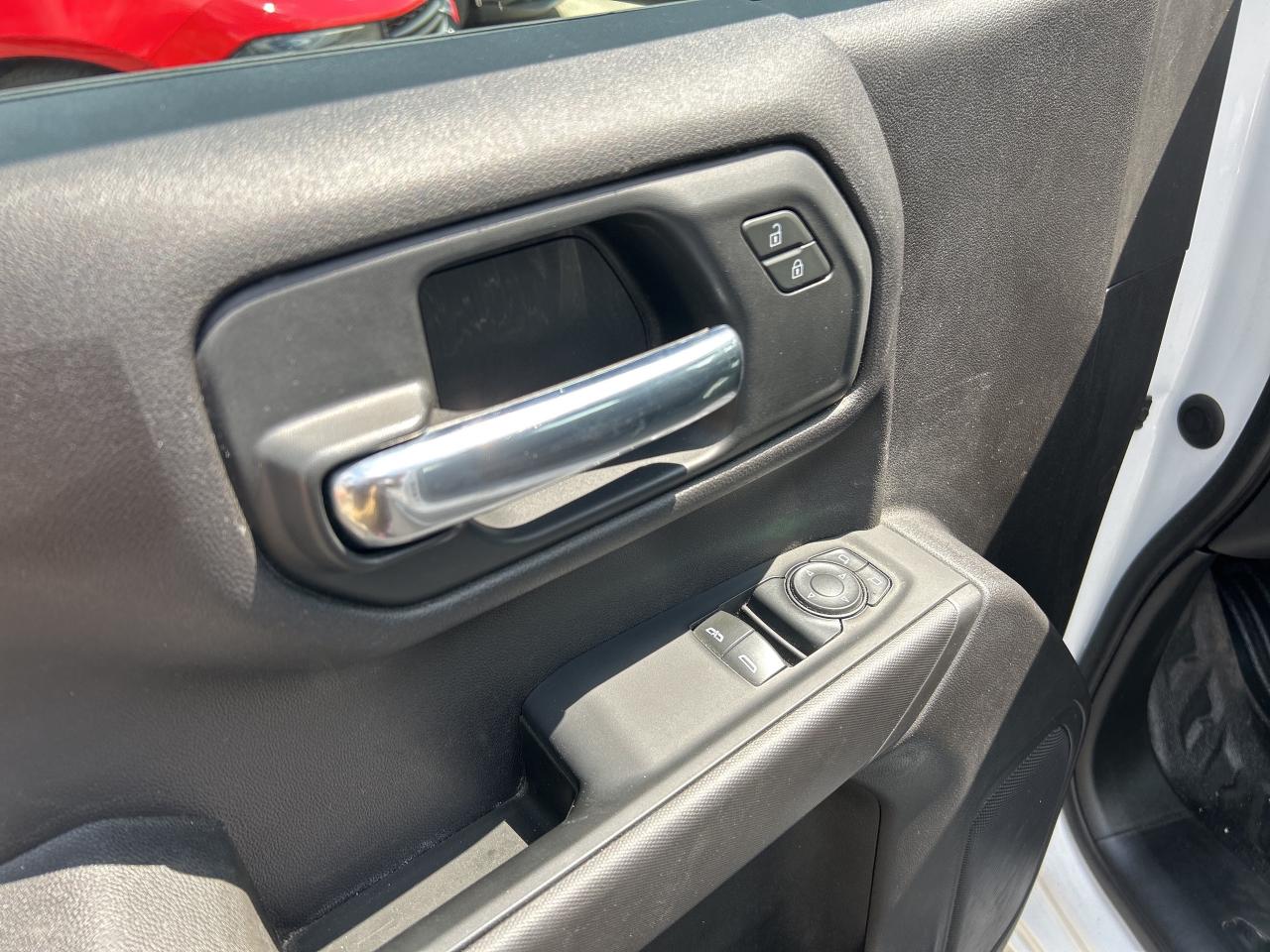 2023 Chevrolet Silverado 1500 CLEAN CARFAX, BALANCE OF FACTORY WARRANTY! - Photo #12