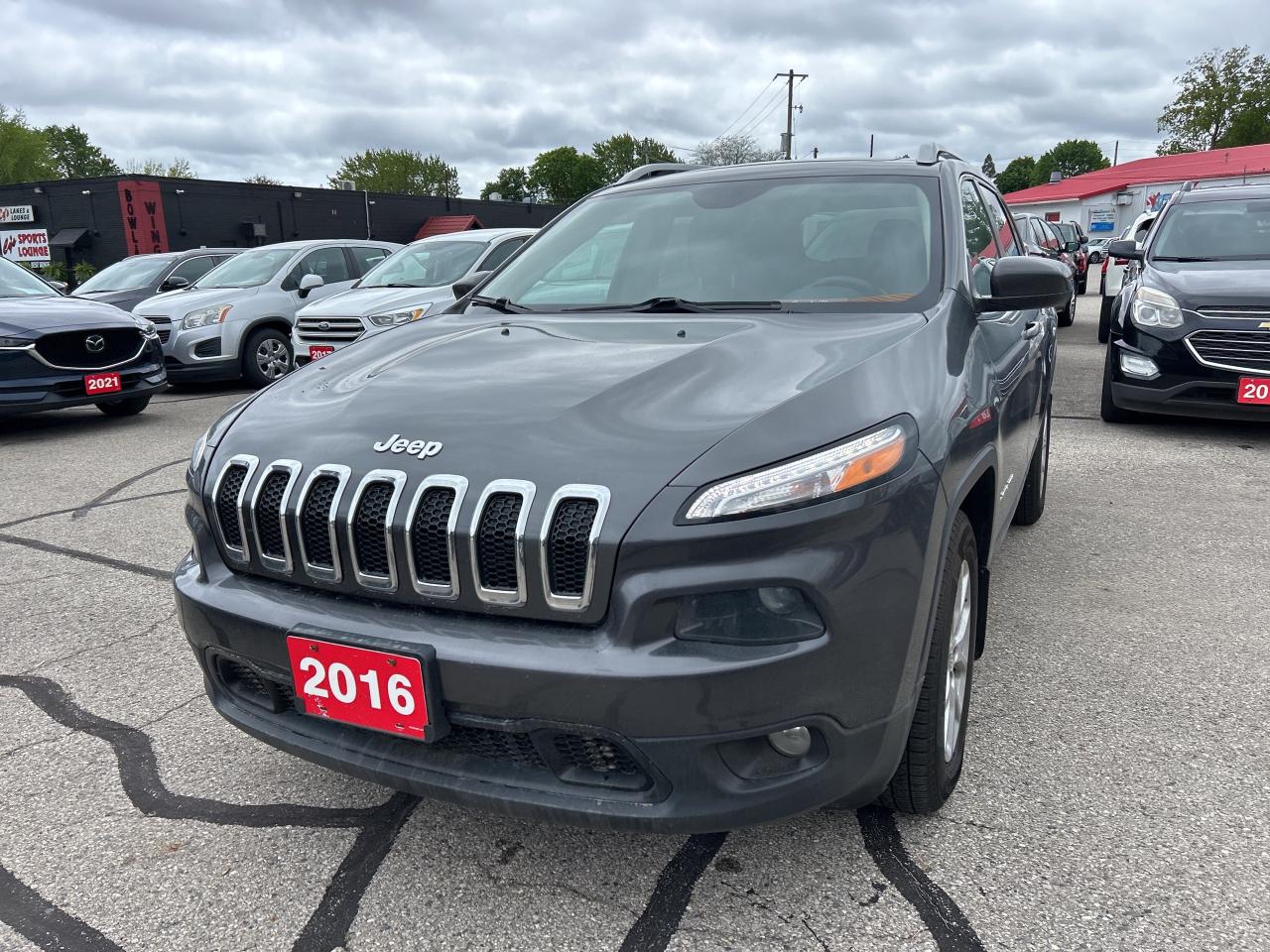 2016 Jeep Cherokee NORTH, CLEAN CARFAX, SUNROOF, HEATED SEATS! - Photo #2