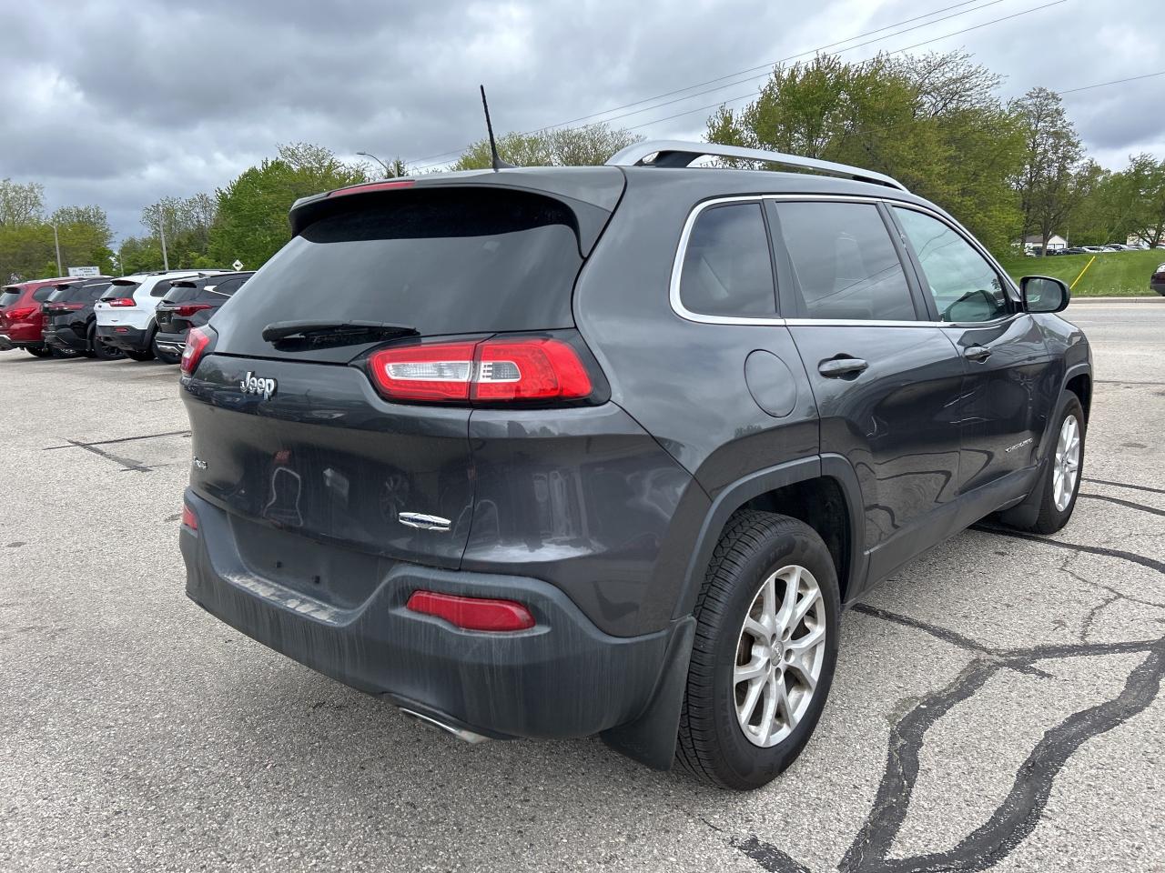 2016 Jeep Cherokee NORTH, CLEAN CARFAX, SUNROOF, HEATED SEATS! - Photo #6