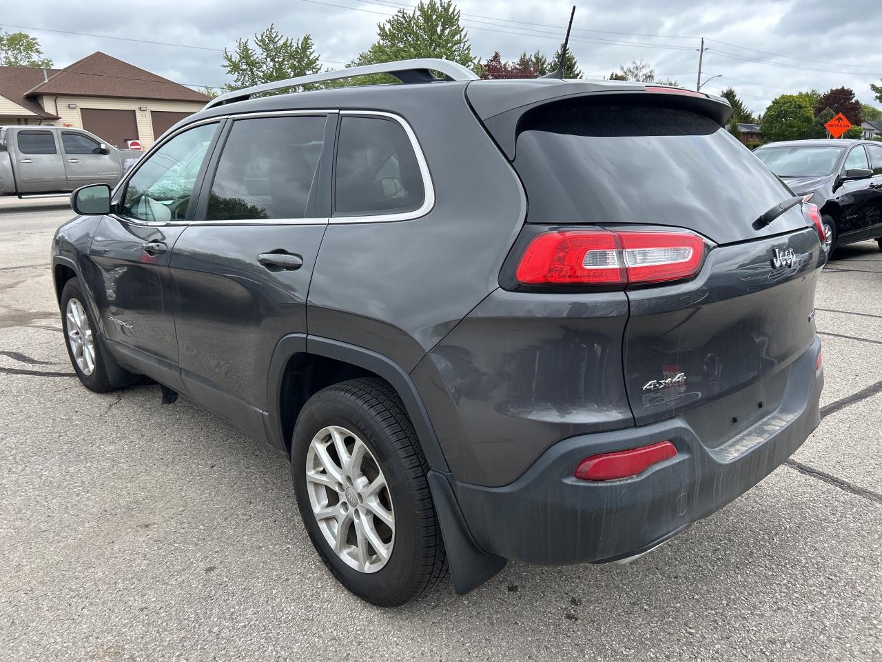 2016 Jeep Cherokee NORTH, CLEAN CARFAX, SUNROOF, HEATED SEATS! - Photo #8