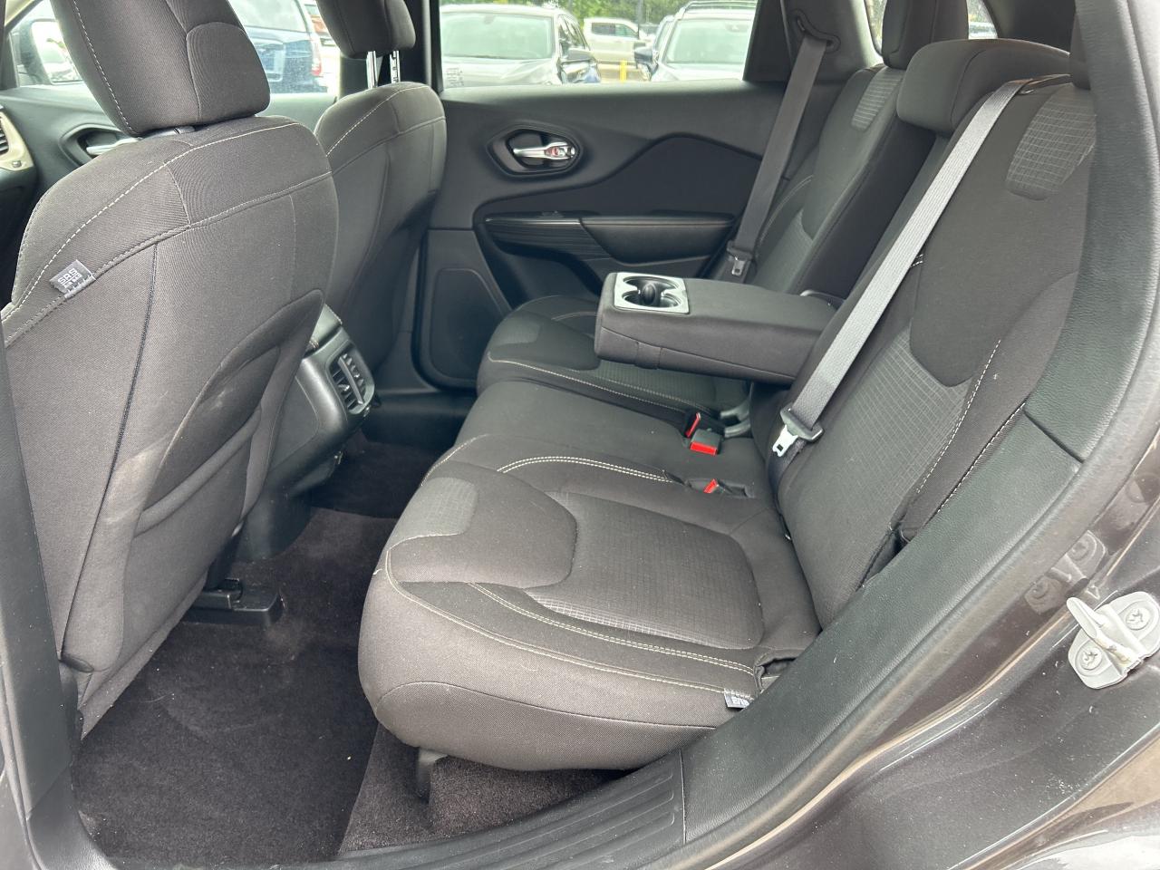 2016 Jeep Cherokee NORTH, CLEAN CARFAX, SUNROOF, HEATED SEATS! - Photo #12