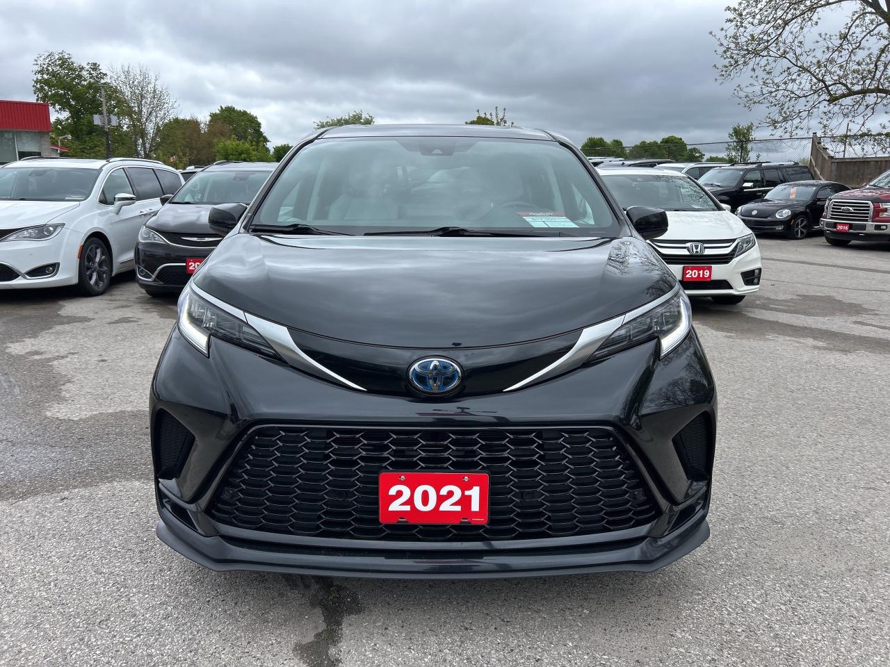 2021 Toyota Sienna XSE 7-PASS, HYBRID, CLEAN CARFAX, SUNROOF, LEATHER - Photo #3