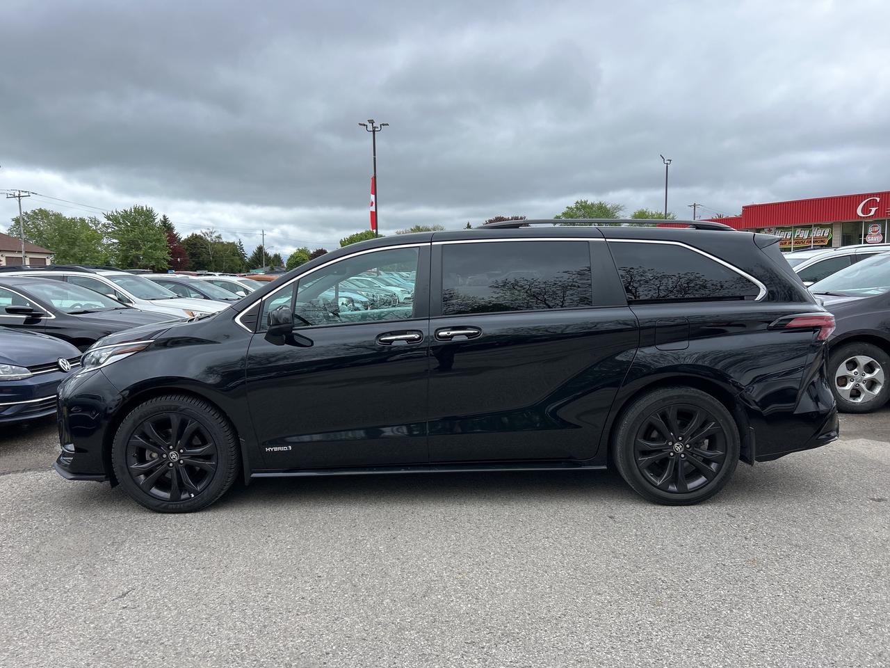 2021 Toyota Sienna XSE 7-PASS, HYBRID, CLEAN CARFAX, SUNROOF, LEATHER - Photo #9