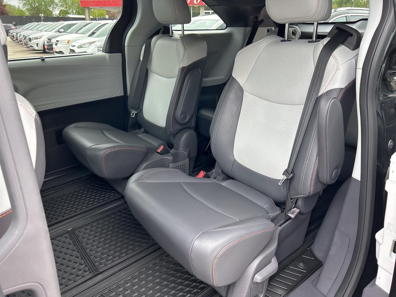 2021 Toyota Sienna XSE 7-PASS, HYBRID, CLEAN CARFAX, SUNROOF, LEATHER - Photo #12