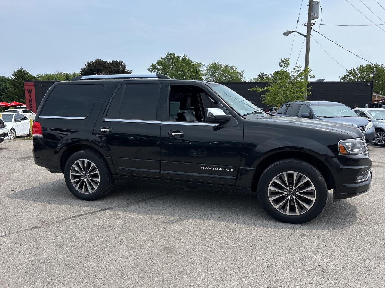 2017 Lincoln Navigator SELECT, 7 PASSENGER, REMOTE START, LEATHER! - Photo #5