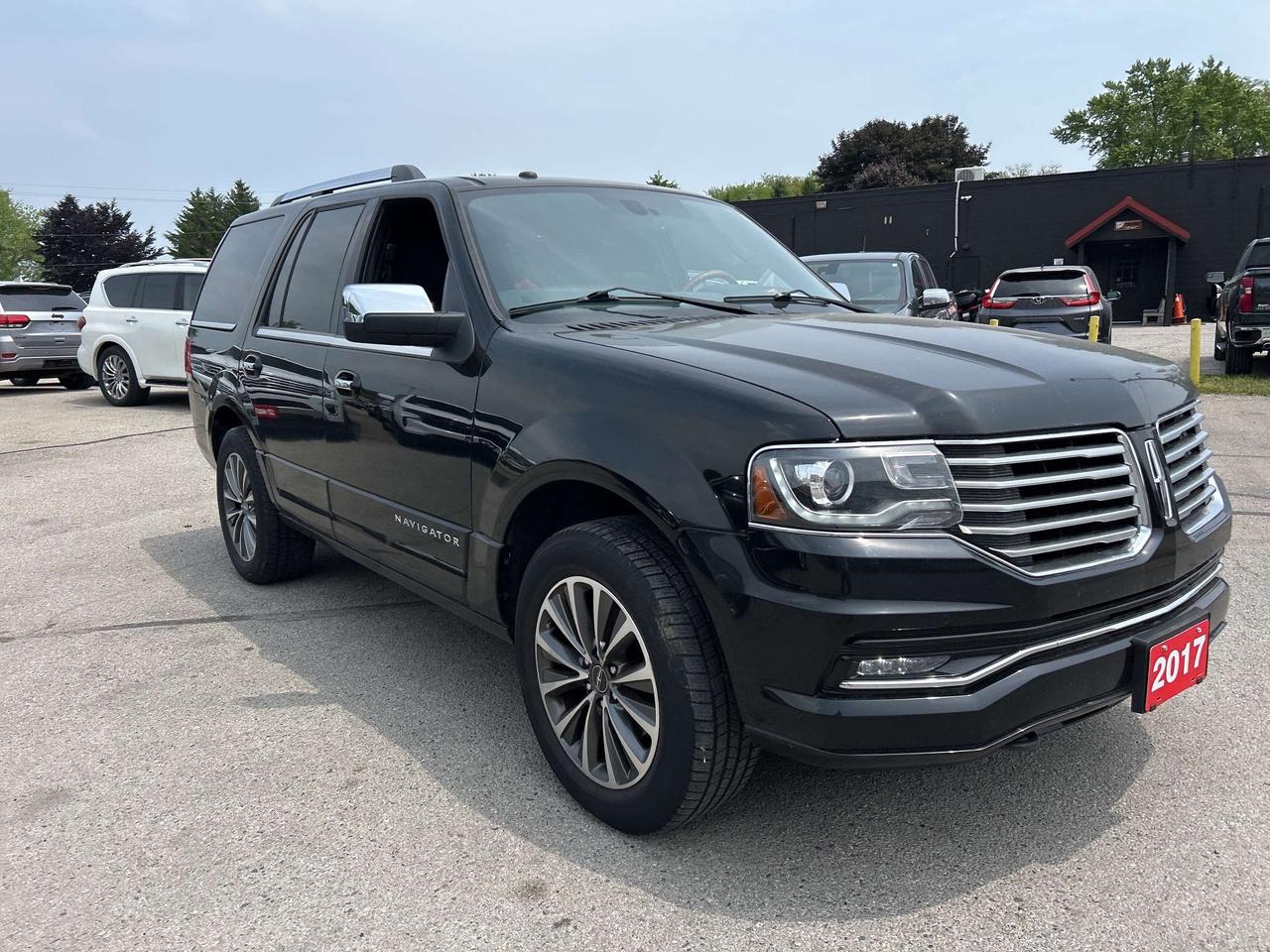2017 Lincoln Navigator SELECT, 7 PASSENGER, REMOTE START, LEATHER! - Photo #4
