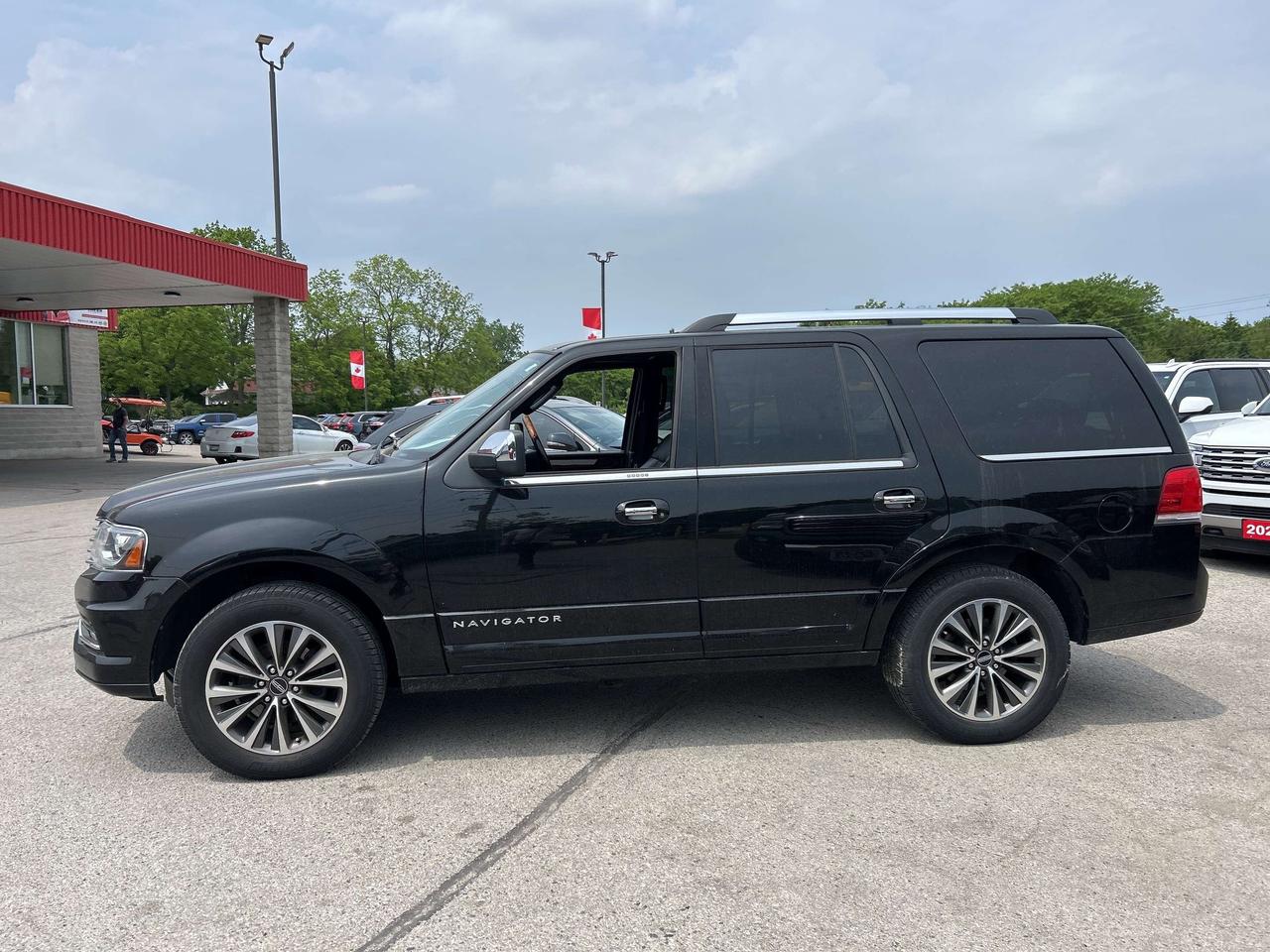 2017 Lincoln Navigator SELECT, 7 PASSENGER, REMOTE START, LEATHER! - Photo #9