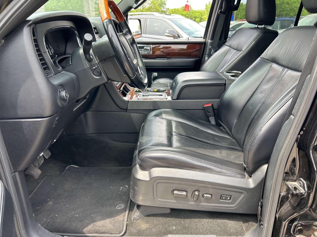 2017 Lincoln Navigator SELECT, 7 PASSENGER, REMOTE START, LEATHER! - Photo #15