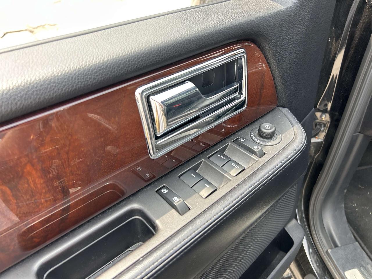 2017 Lincoln Navigator SELECT, 7 PASSENGER, REMOTE START, LEATHER! Photo