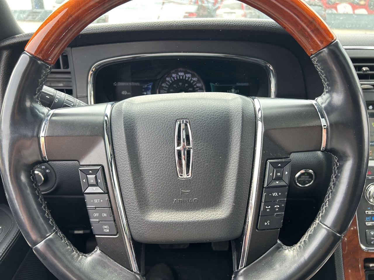 2017 Lincoln Navigator SELECT, 7 PASSENGER, REMOTE START, LEATHER! Photo