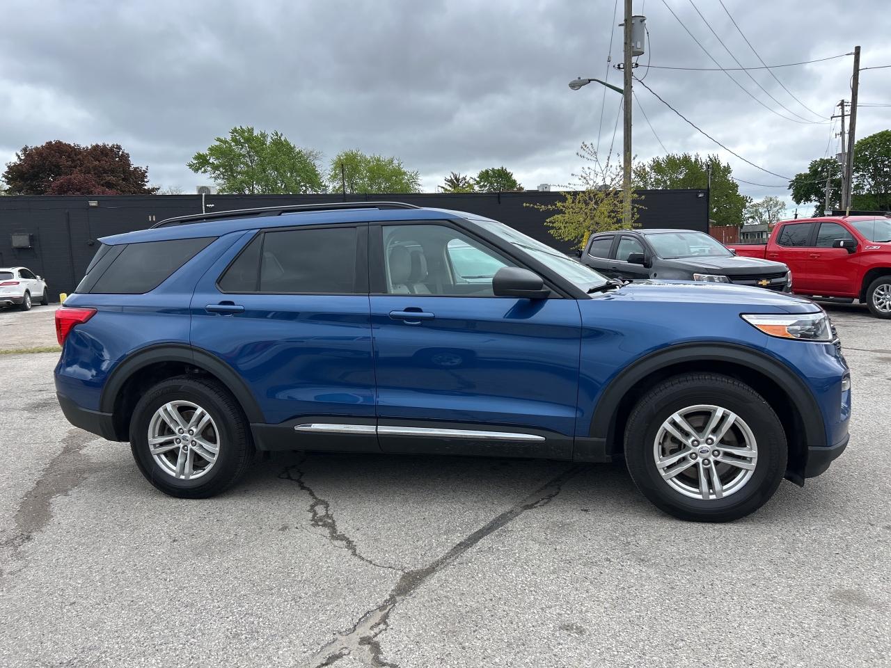 2021 Ford Explorer XLT, CLEAN CARFAX, HEATED LEATHER, REMOTE START! - Photo #5