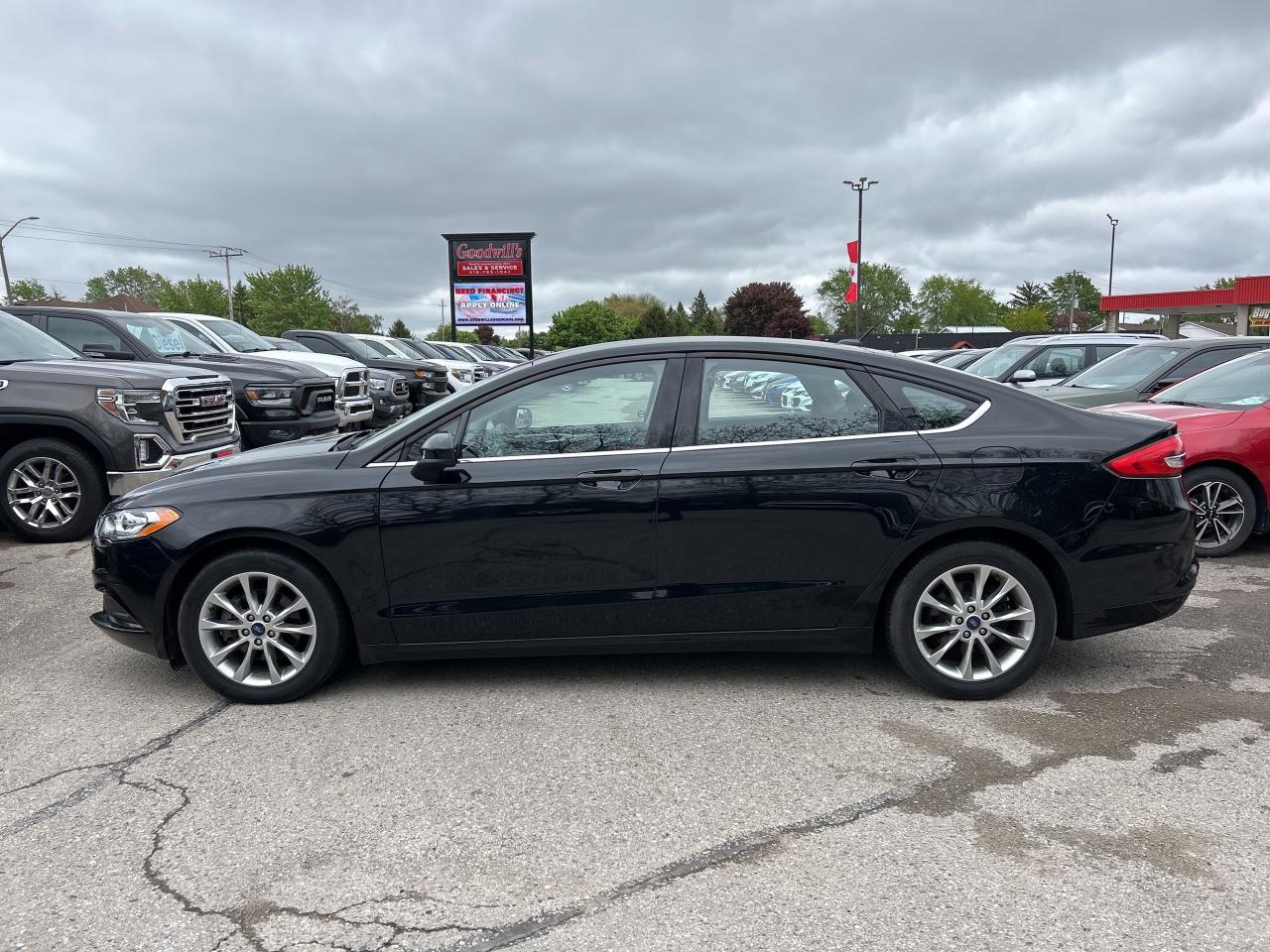 2017 Ford Fusion SE, CLEAN CARFAX, CLOTH SEATS, BACK UP CAMERA! - Photo #9