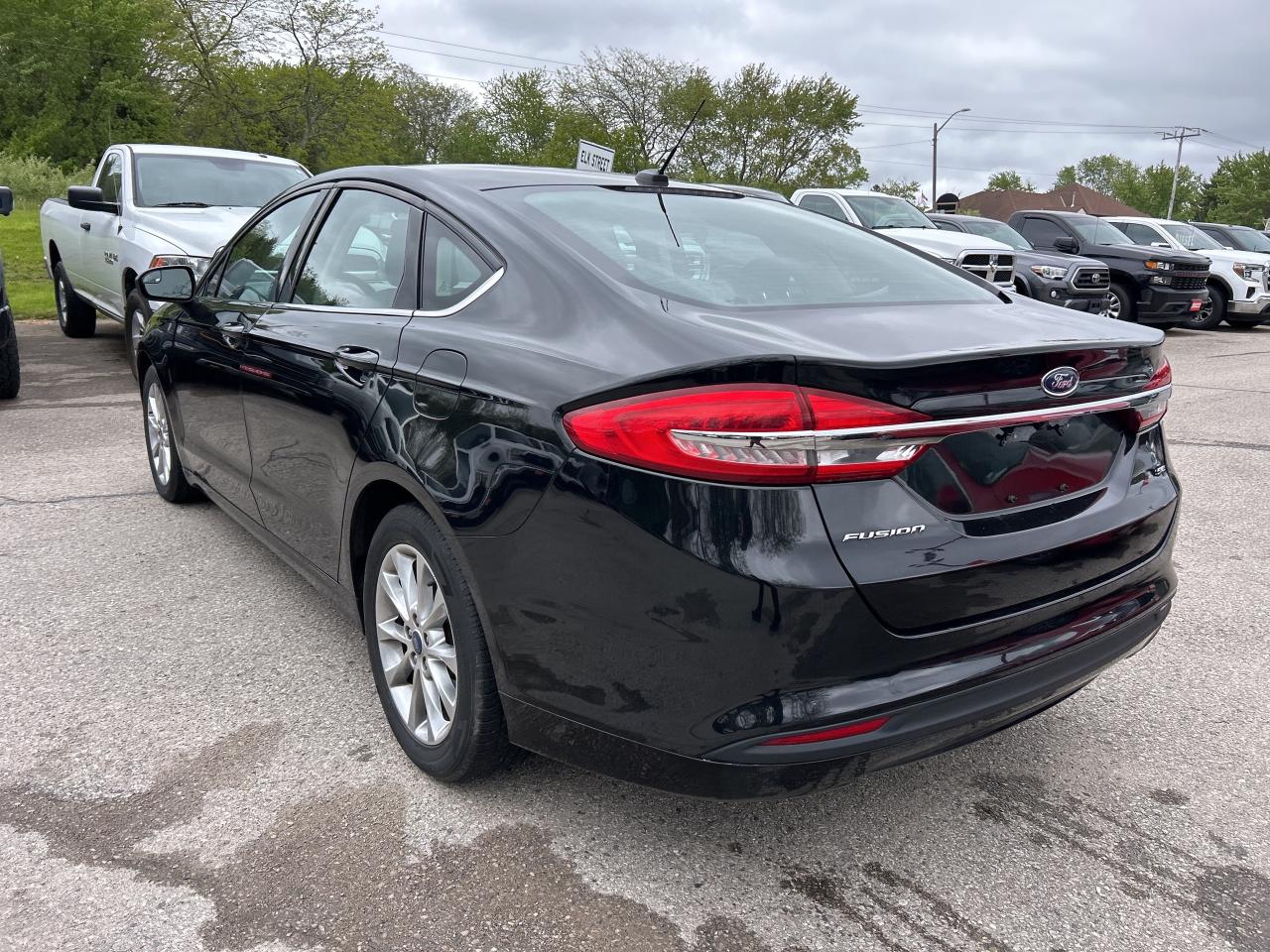 2017 Ford Fusion SE, CLEAN CARFAX, CLOTH SEATS, BACK UP CAMERA! - Photo #8