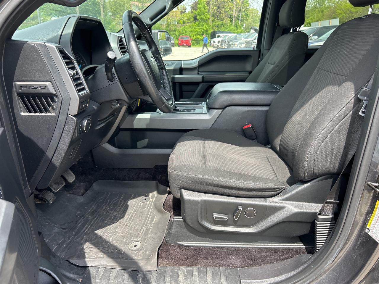 2017 Ford F-150 FX4, CLEAN CARFAX, REMOTE START, ECO BOOST, 4X4! - Photo #12