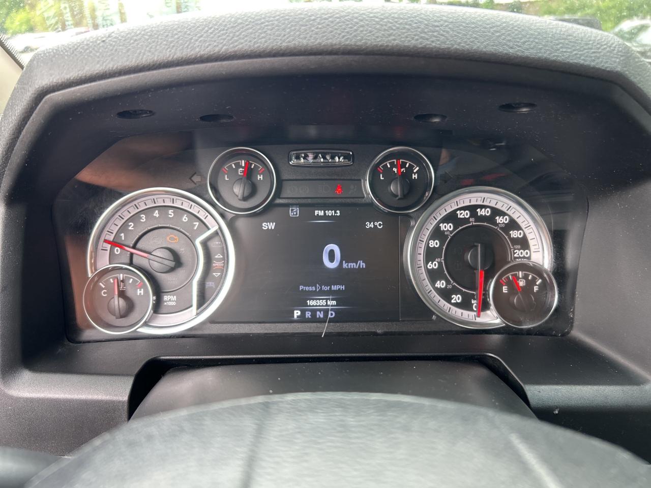 2019 RAM 1500 Classic EXPRESS, CREW CAB, 4X4, 6 PASSENGER! - Photo #18