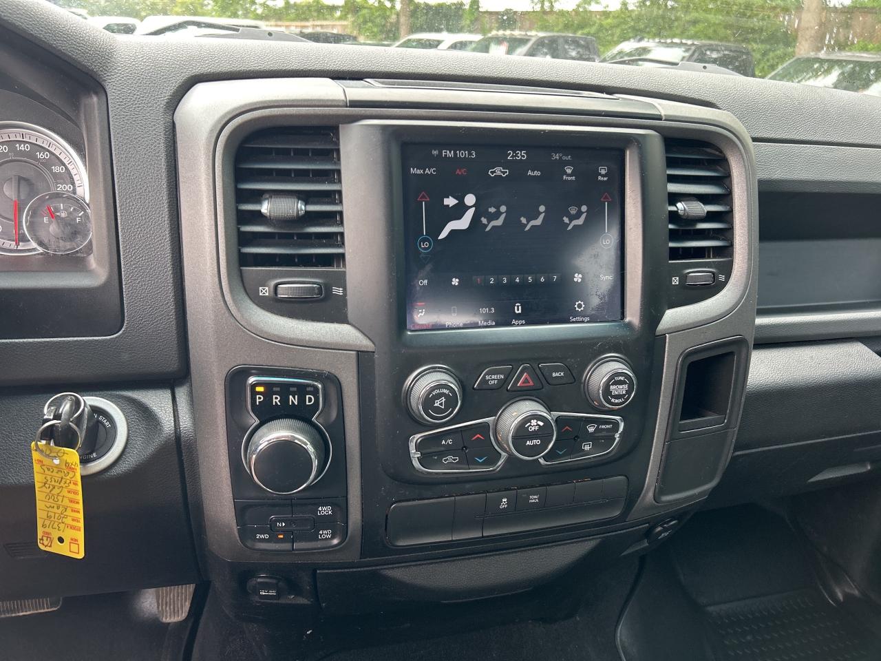 2019 RAM 1500 Classic EXPRESS, CREW CAB, 4X4, 6 PASSENGER! - Photo #19
