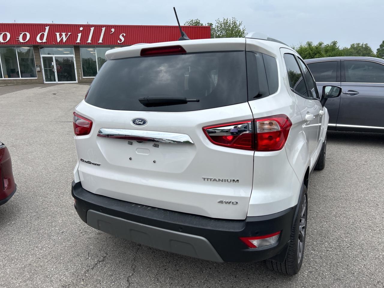 2022 Ford EcoSport TITANIUM, CLEAN CARFAX, SUNROOF, LEATHER! - Photo #5