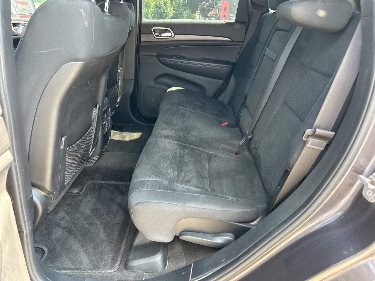 2015 Jeep Grand Cherokee LAREDO, 4X4! - Photo #12